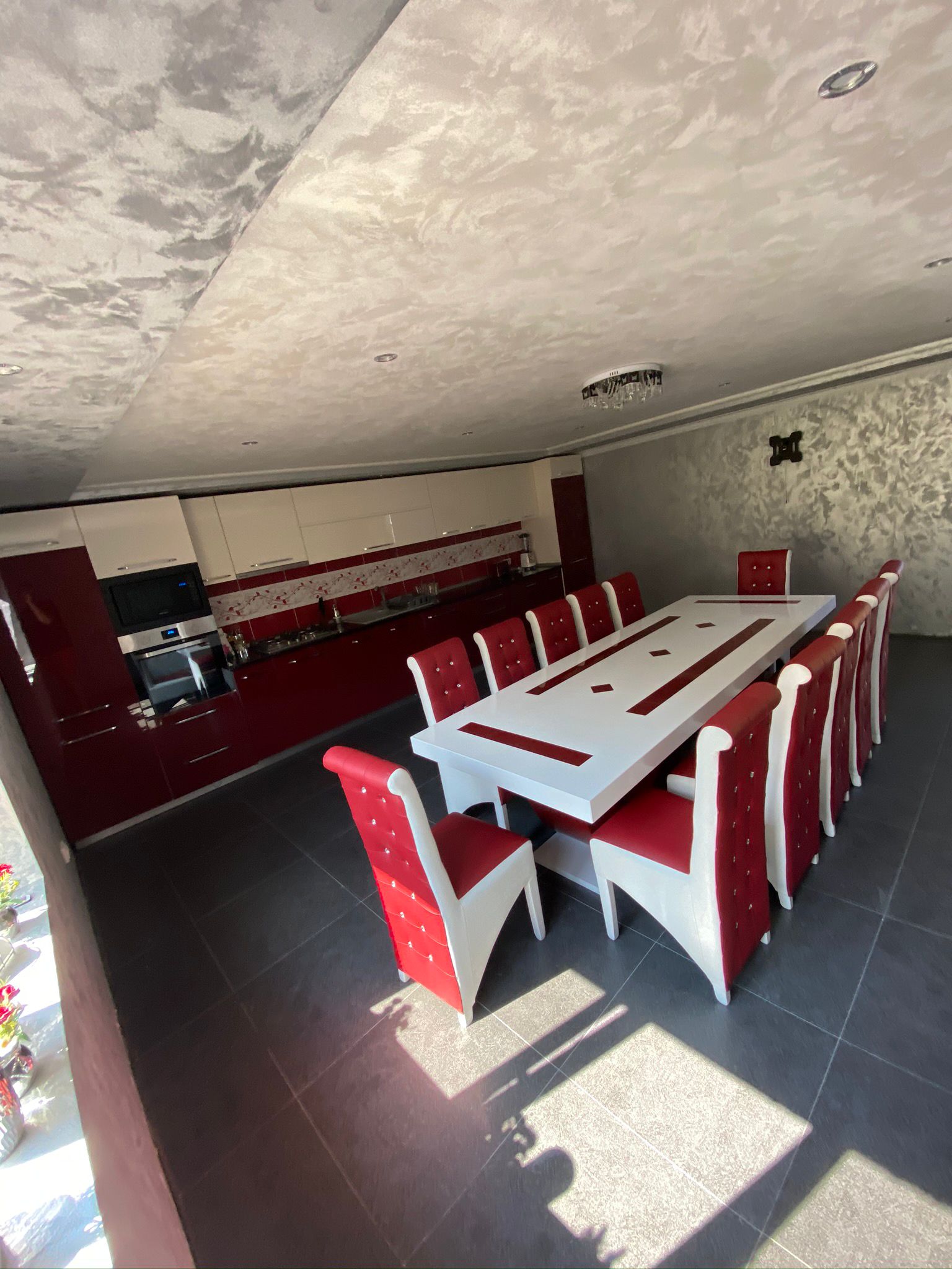 Set masa MDF cu 12 scaune Berlin Alb-Rosu piele eco - Image 3